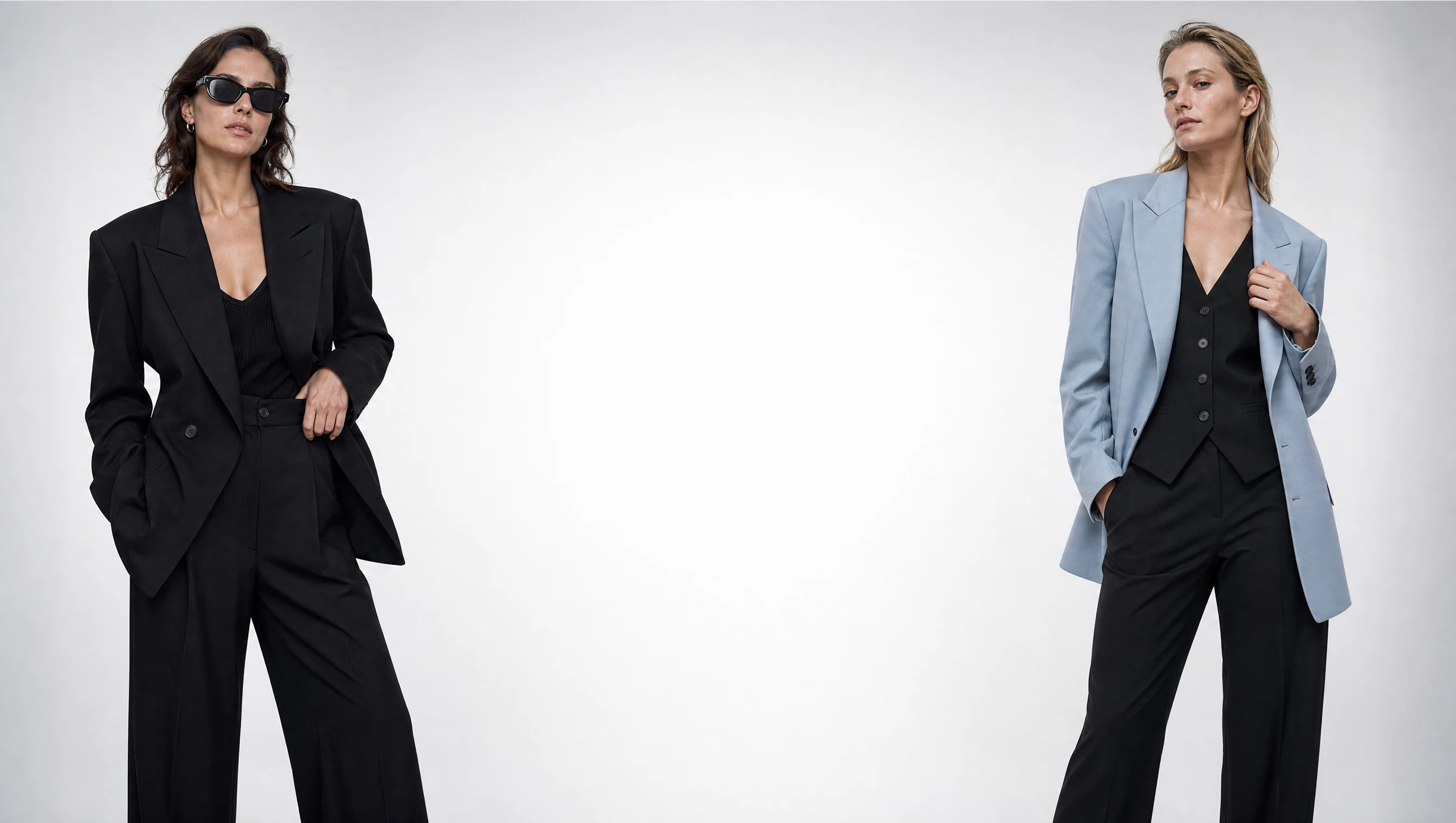 Dos modelos con sastrería negra y azul hielo