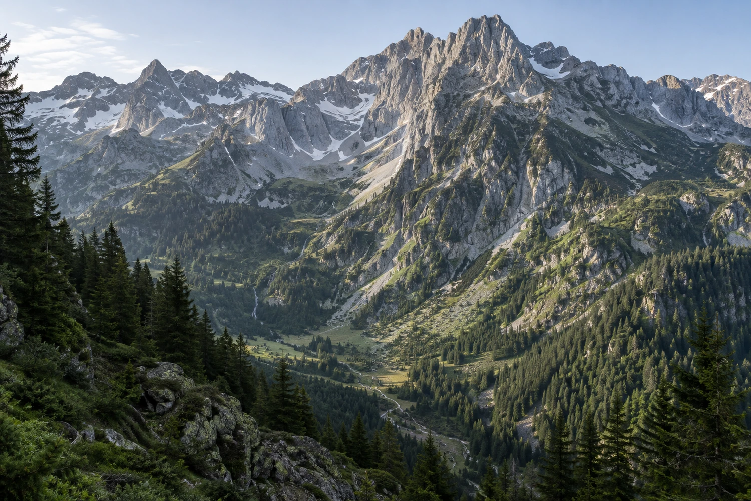 Cumbres rocosas y bosques del Pirineo